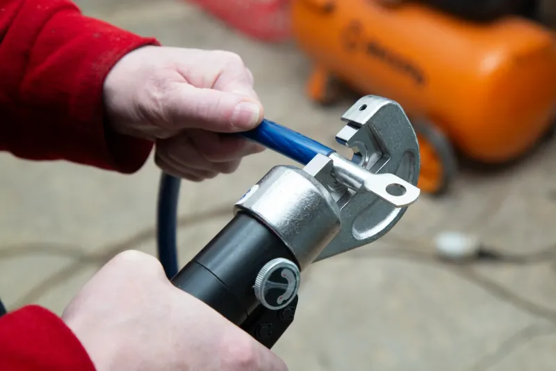 Precision crimping of a cable connection